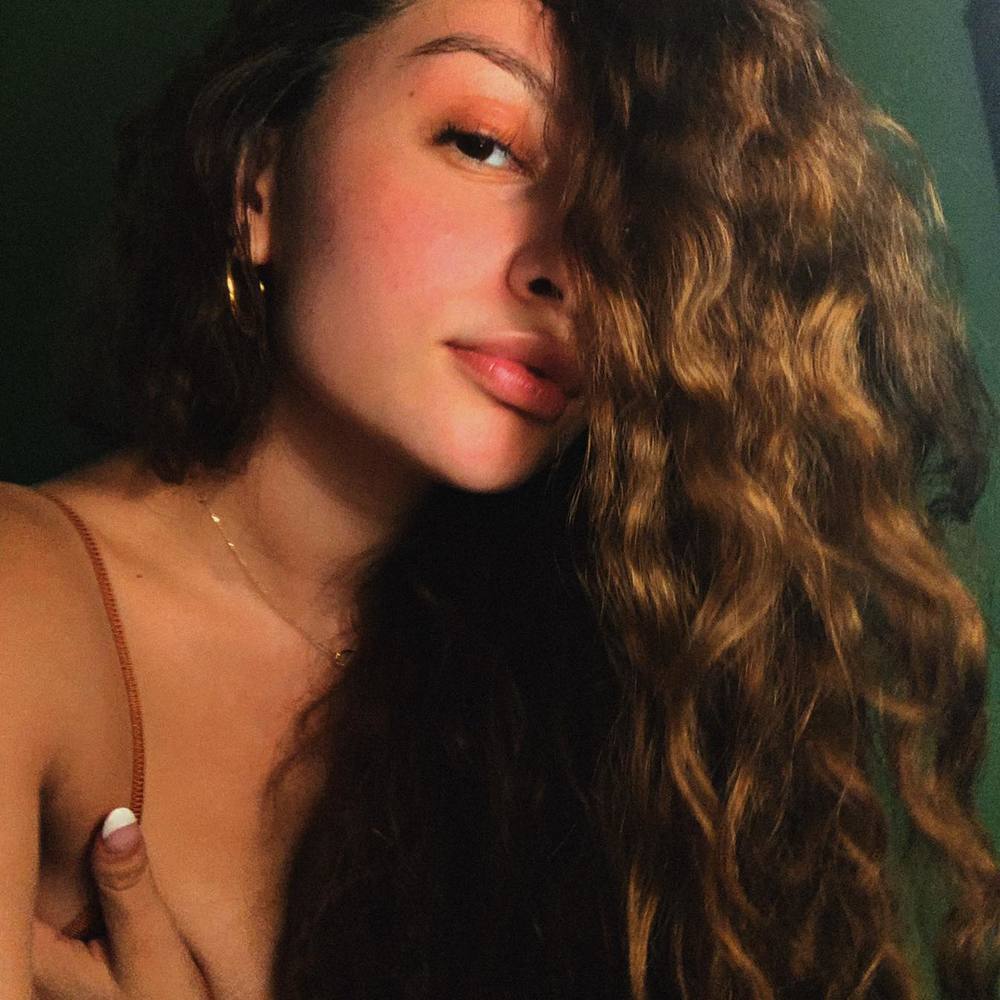 Meet your Posher, Carolina